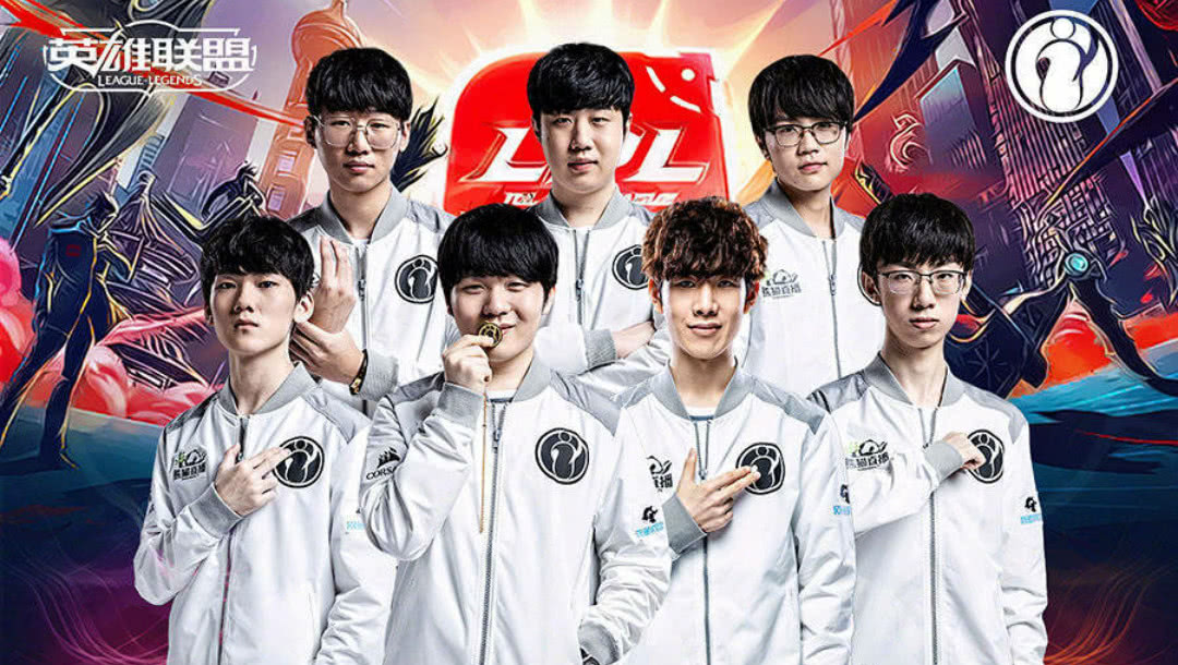 前往冠军之路！ Top Esports 官方关注了 Kanavi 、教练 Hongmi 和刘青松的微博