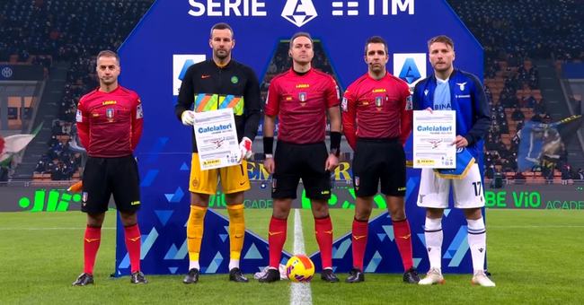 缺失的女性坦克回头看月亮，点燃光来帮助Xun获得三杀。 JD Gaming 中路和打野展现了他们的实力，拉回了一座城市。